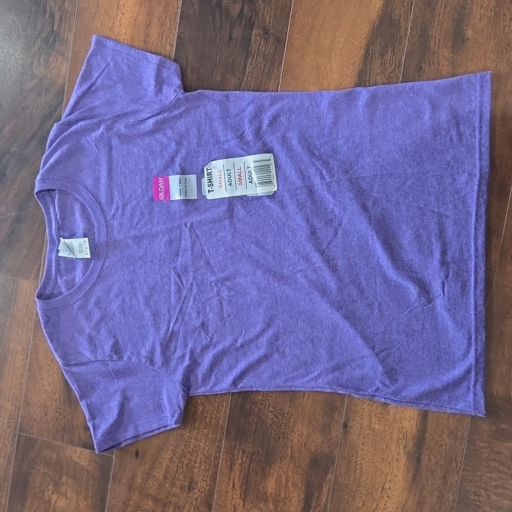 NWT Gildan brand purple T-shirt Size Small